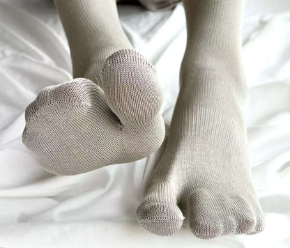 Men Silk Tabi Socks